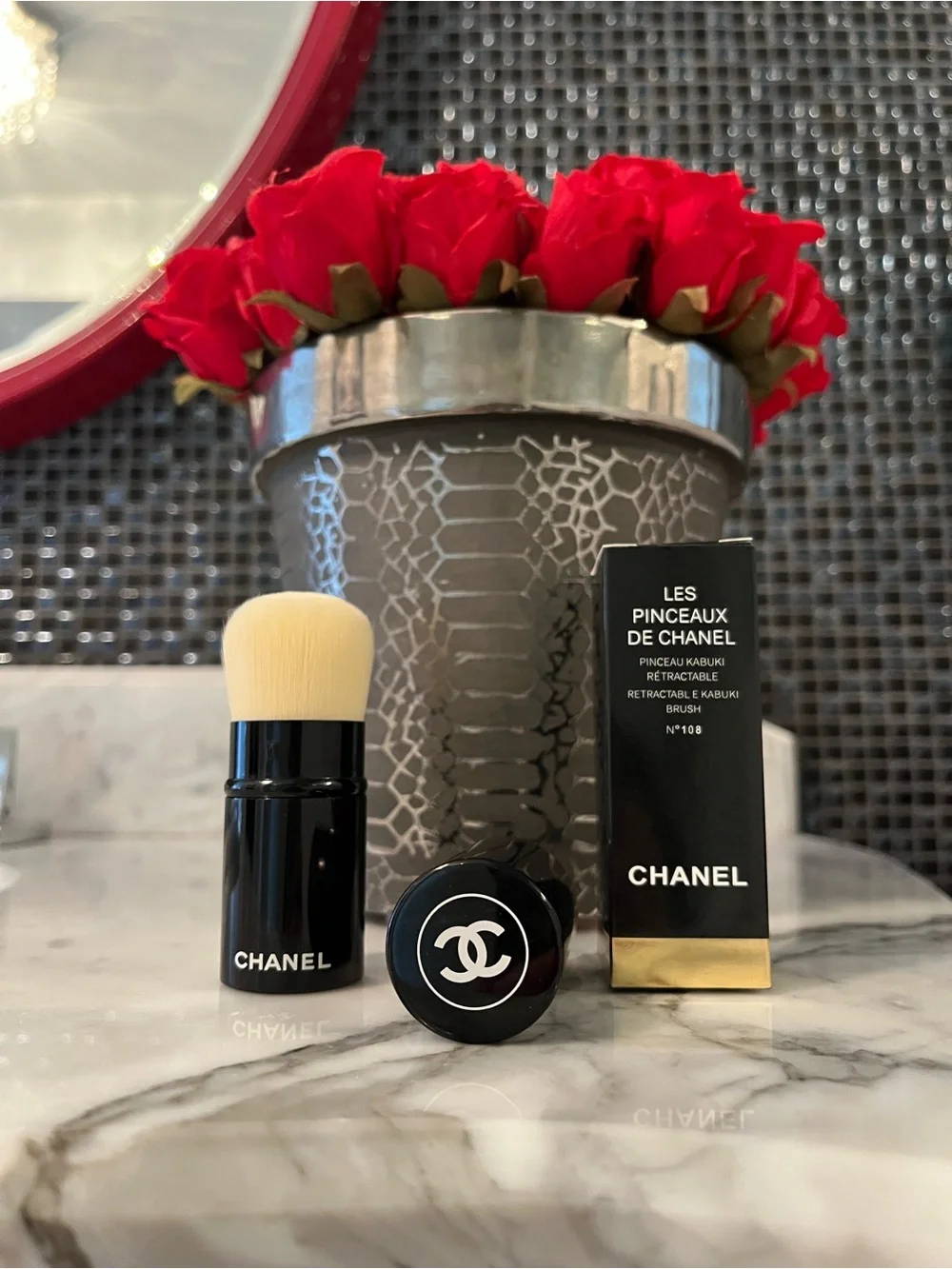 CHANEL Black & Gold Retractable Kabuki Brush
